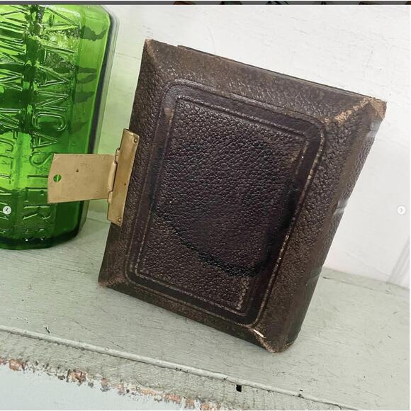 Antique Shabby CDV Photo Album Leather Cover Brass Gold Edges 20 Pages EMPTY - Picture 8 of 10